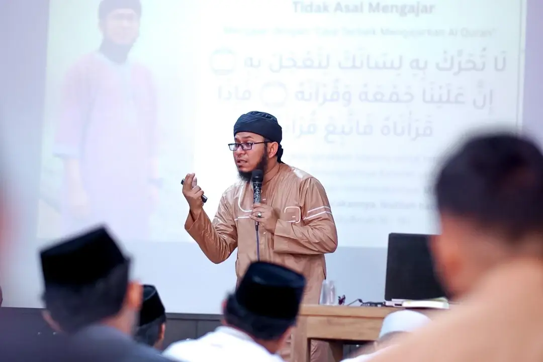 Ustadz Sayuti Ambia mengajar tahsin Al-Fatihah bersanad online di FatihahQu